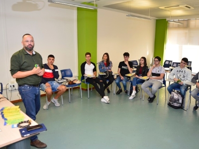 El Ayuntamiento forma a una treintena de jóvenes como presentadores y reporteros de televisión