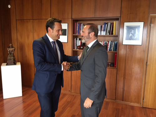 El alcalde Hidalgo mantiene un encuentro con el director territorial de Cajamar, Sergio Durán Ruíz