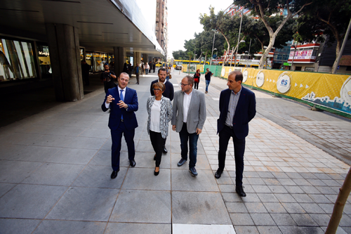 Mesa y López pone en uso el primer tramo de su transformación como plataforma peatonal y para el paso de la MetroGuagua