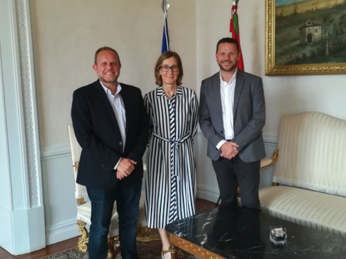 El concejal de Movilidad del Ayuntamiento de Las Palmas de Gran Canaria, José Eduardo Ramírez, junto con el director general de Movilidad, Heriberto Dávila y el gerente de Guaguas Municipales, Miguel Ángel Rodríguez, con la concejala delegada de Movilidad y Transportes del Ayuntamiento de San Sebastián, Pilar Arana