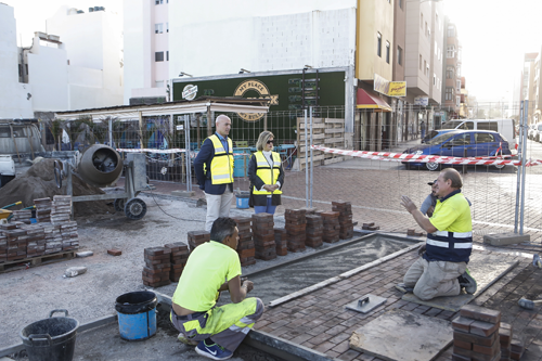 El Ayuntamiento concluye los trabajos de repavimentación de tres tramos en mal estado en el Paseo de Las Canteras