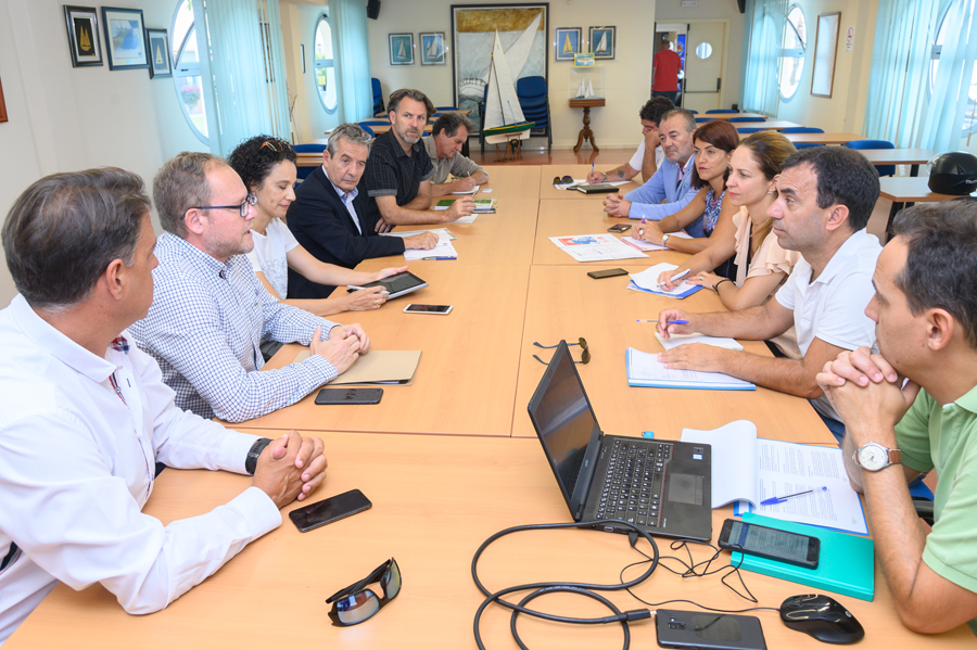 El comité organizador de la  regata Mini-Transat ultima los detalles de su escala en Las Palmas de Gran Canaria