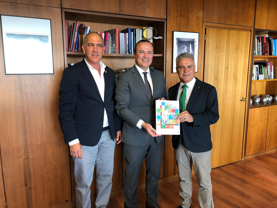 Augusto Hidalgo ofrece al alcalde de Teror su compromiso en la celebración de las Fiestas del Pino 2019