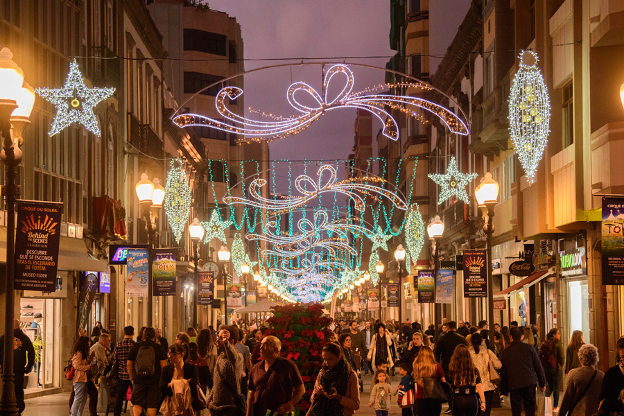 La Navidad llega a Las Palmas de Gran Canaria con el simbólico alumbrado en Santa Ana
