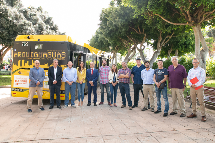 Guaguas Municipales propone a los viajeros de la Línea 25 adentrarse en el universo de la Bauhaus a través del proyecto Arquiguaguas