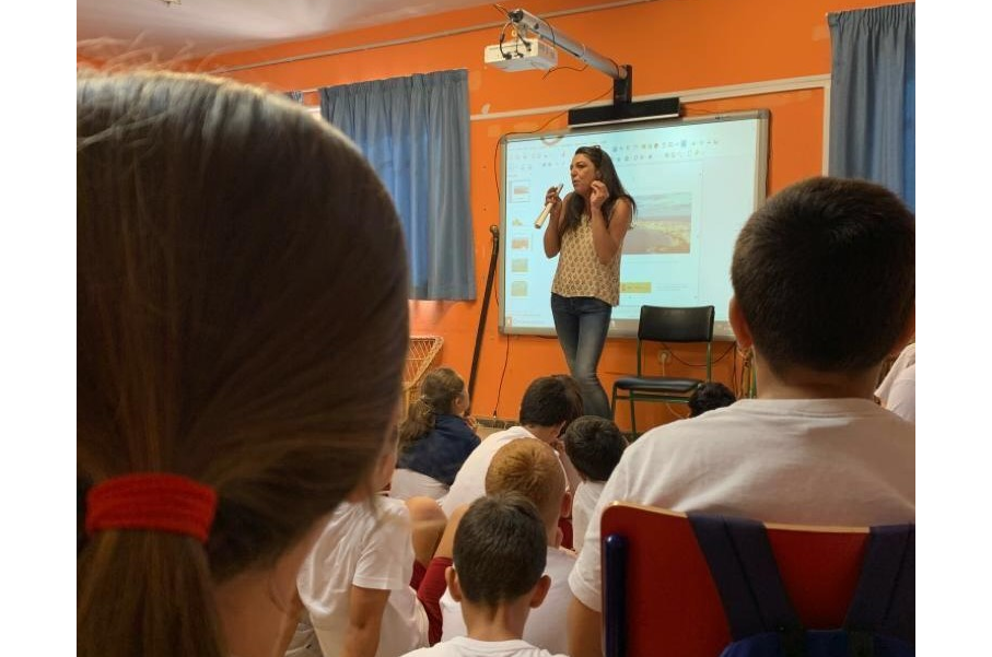 Belén Hidalgo traslada a los escolares del CEIP San Lorenzo el compromiso de la ciudad en la lucha contra el cambio climático