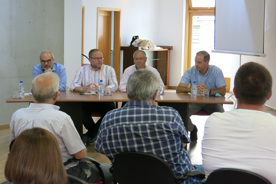 El Ayuntamiento detalla a los vecinos del Cono Sur el plan de obras de la MetroGuagua en la Vega de San José