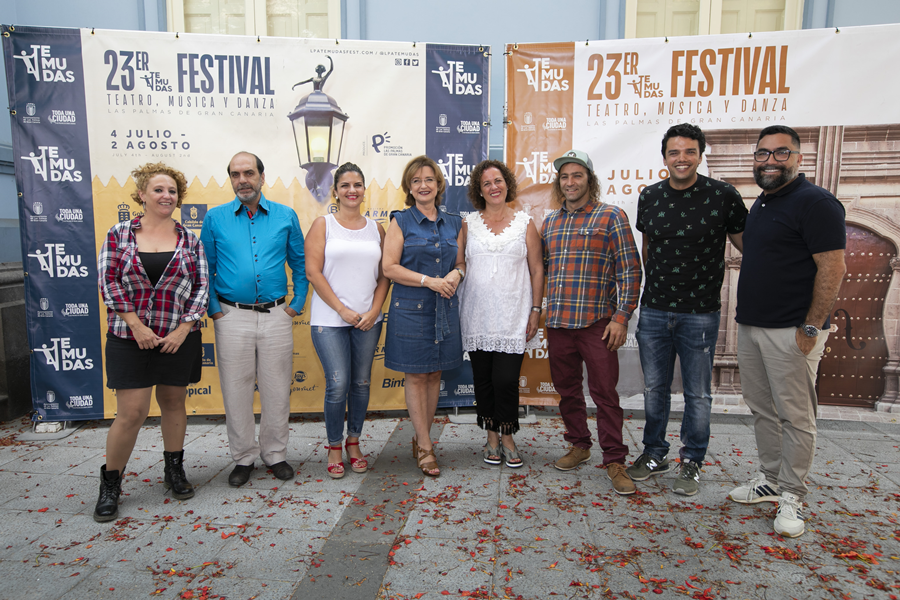 Encarna Galván, Marisol García y representantes de las compañías canarias