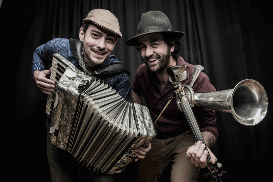 La fantástica banda y Fetén fetén celebran las Fiestas Fundacionales con toda la familia