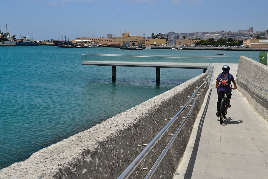 El Ayuntamiento abre al público el Frente Marítimo del Muelle de Santa Catalina situado junto a la Base Naval