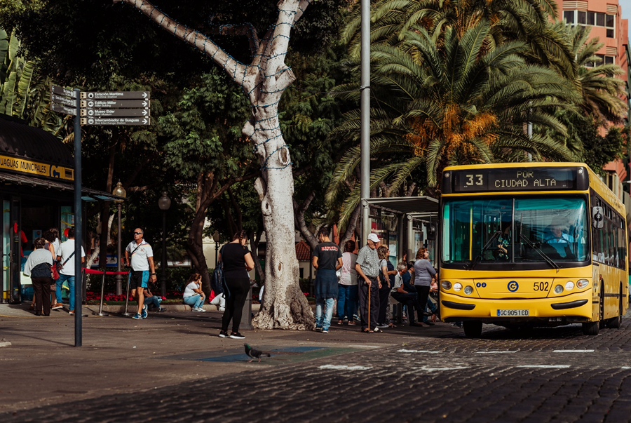 Guaguas Municipales potencia los servicios de las líneas 12 y 33 en fin de semana y festivos para facilitar el transporte a las playas y áreas comerciales en el inicio de la Semana Santa