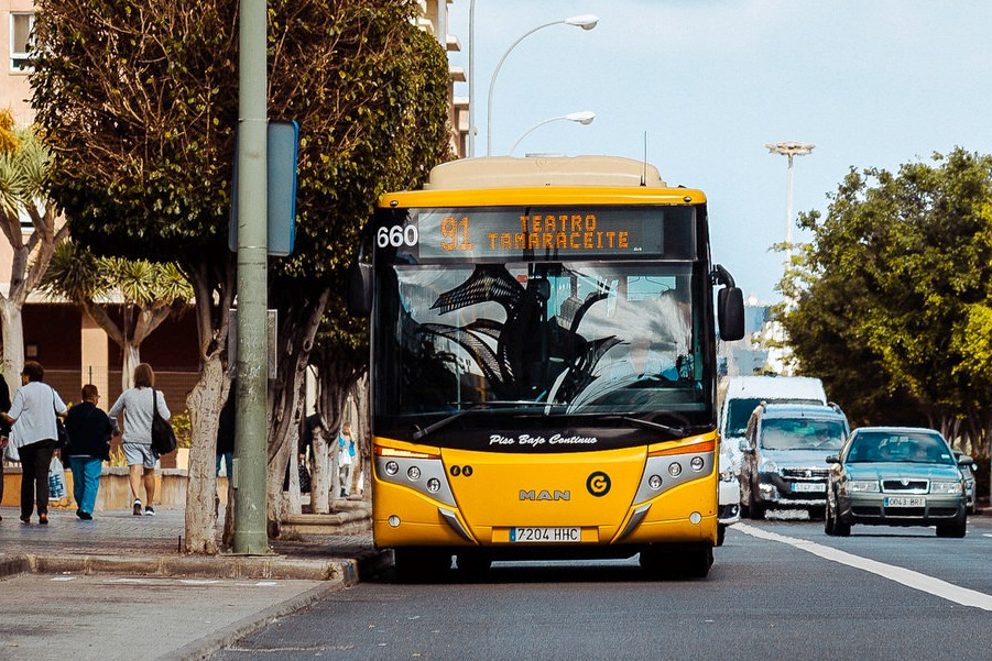 Guaguas Municipales intensifica las conexiones con el Gran Canaria Arena para facilitar la asistencia al concierto de Maluma