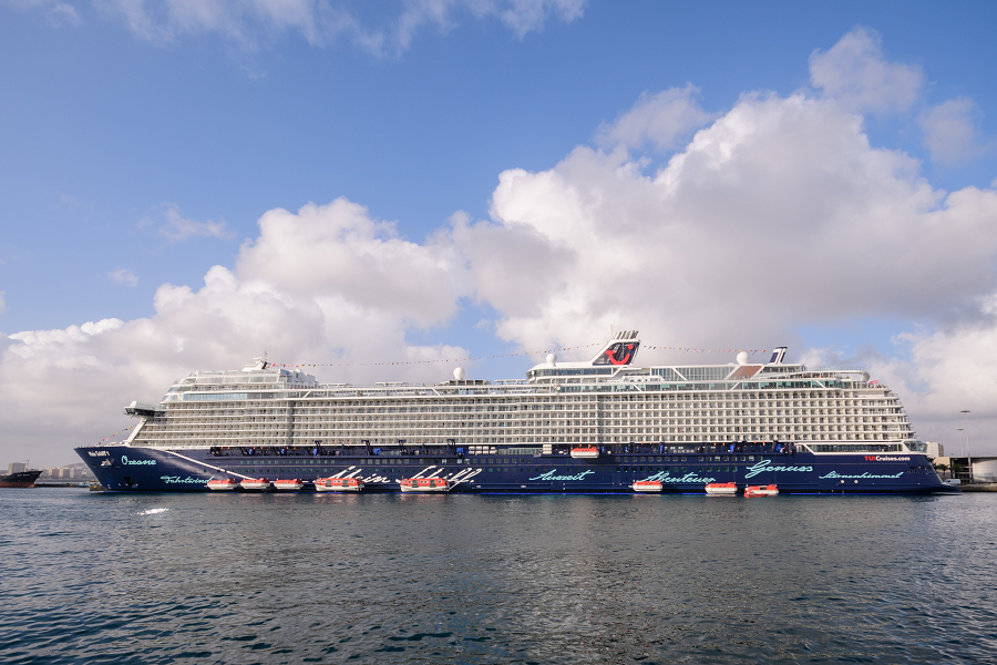 El crucero Mein Schiff en el puerto de Las Palmas de Gran Canaria