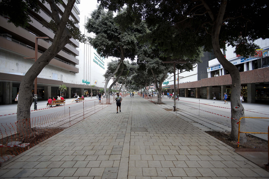 El Ayuntamiento abre un nuevo tramo a los peatones en Mesa y López entre las calles General Vives y Galicia