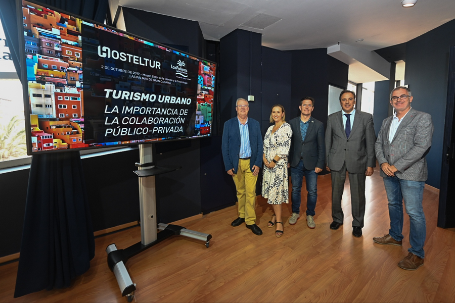 La capital celebra el Foro Hosteltur de Turismo Urbano y reivindica su apuesta por el turismo de ciudad en Canarias