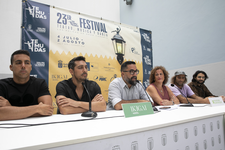 La plástica y el pensamiento de César Manrique reviven en el TEMUDAS con el pasacalle que Clapso conducirá por la calle de Triana