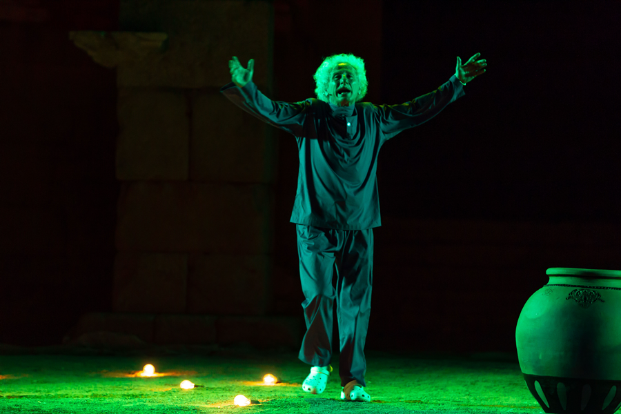 Distrito Cultura trae «Esquilo, nacimiento y muerte de la tragedia», la revisión humorística de los clásicos griegos de Rafael Álvarez «El Brujo»