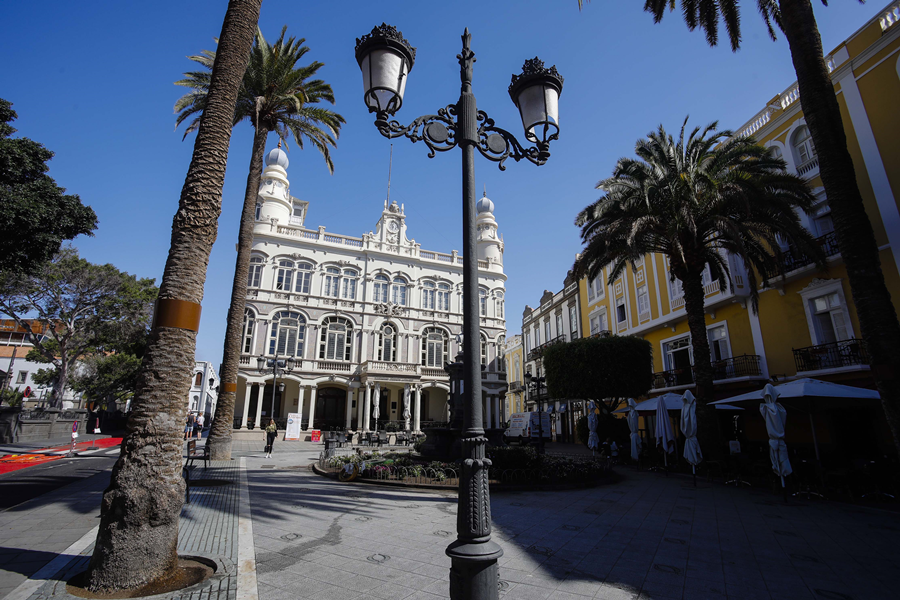 El Ayuntamiento inicia la renovación del alumbrado público en el entorno histórico de Vegueta y Triana con lámparas LED