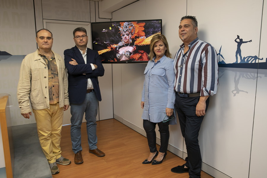 Ocho diseñadores se suben a la pasarela de la moda del Carnaval en su X edición