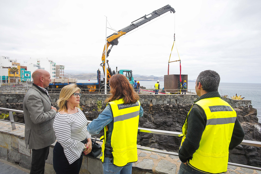 El Ayuntamiento traslada el monumento a las víctimas de Spanair por los riesgos del saliente rocoso sobre el que se ubica