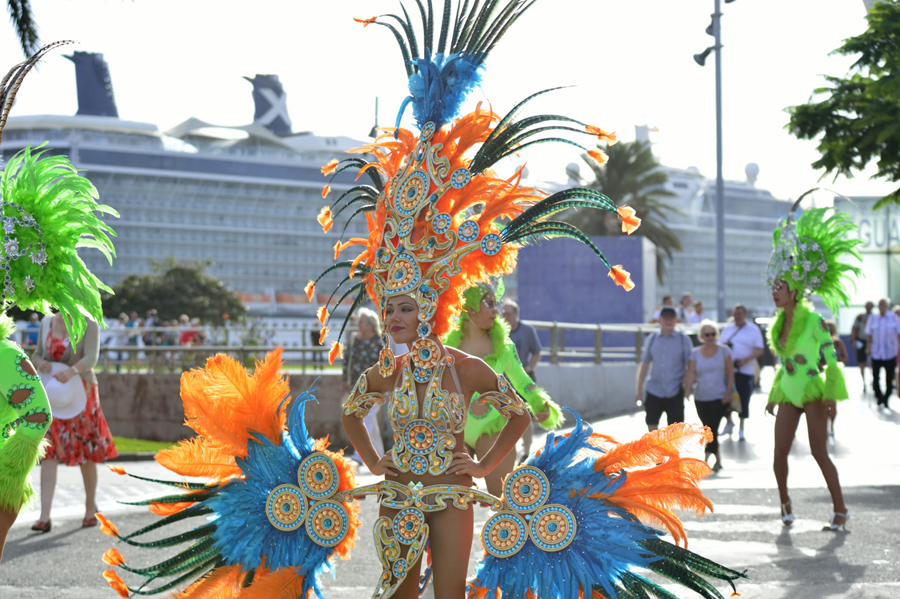 Las Palmas de Gran Canaria recibe a tres cruceros el día de su gran cabalgata de Carnaval