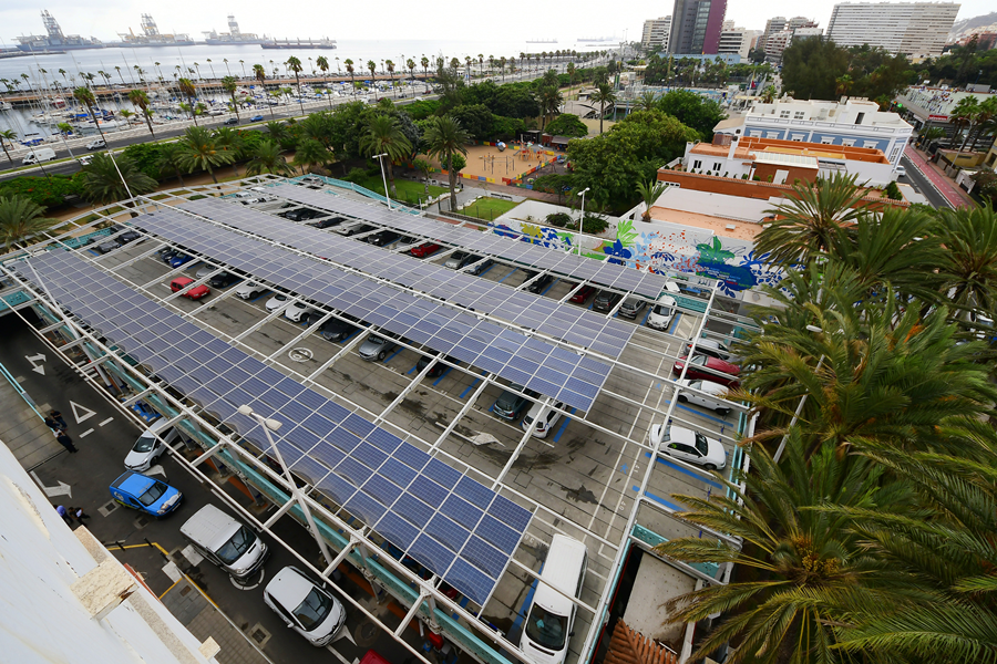 Sagulpa pone en marcha las dos plantas fotovoltaicas del aparcamiento de las oficinas municipales