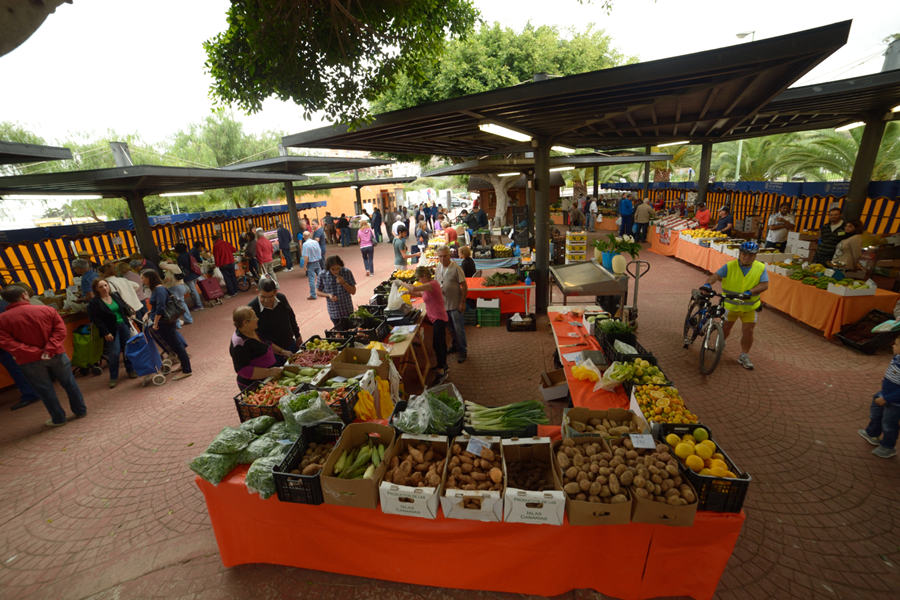 El mercado del agricultor de San Lorenzo adelanta la celebración del Día de Canarias con una degustación de papas
