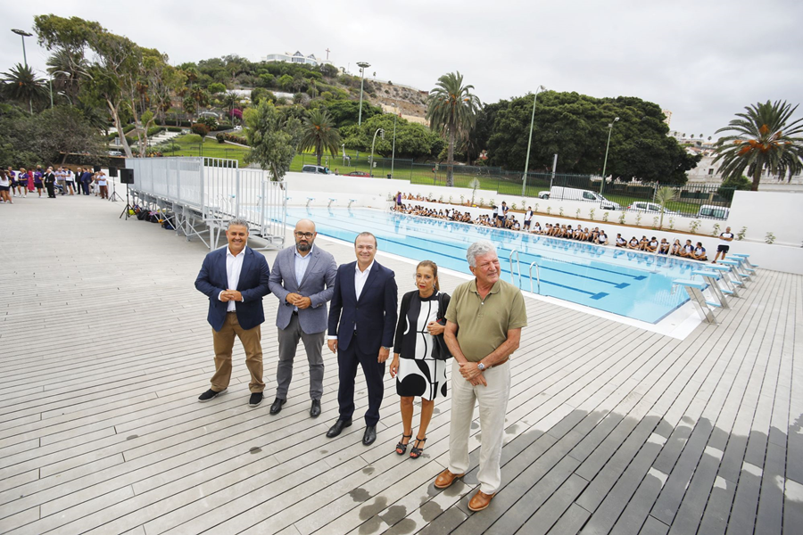 El Ayuntamiento inaugura junto al grupo Barceló la nueva piscina Roque Díaz del complejo deportivo Julio Navarro