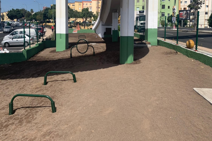 El Ayuntamiento crea nuevas zonas verdes y finaliza un parque canino en la Calzada Lateral del Norte