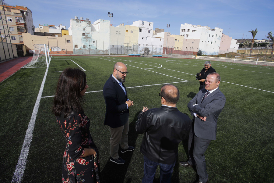El Ayuntamiento concluye la reforma del campo de fútbol de Porto Pi con nuevo césped artificial y más equipamiento