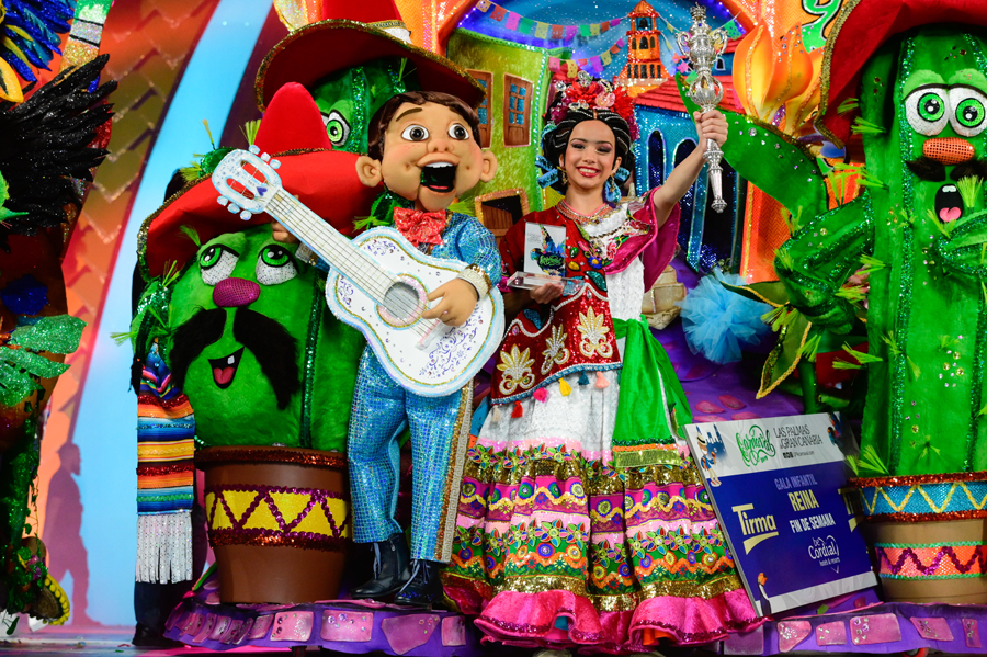 El Carnaval de 'Una noche en Río' corona a su Reina infantil, Nayade Pérez Castro