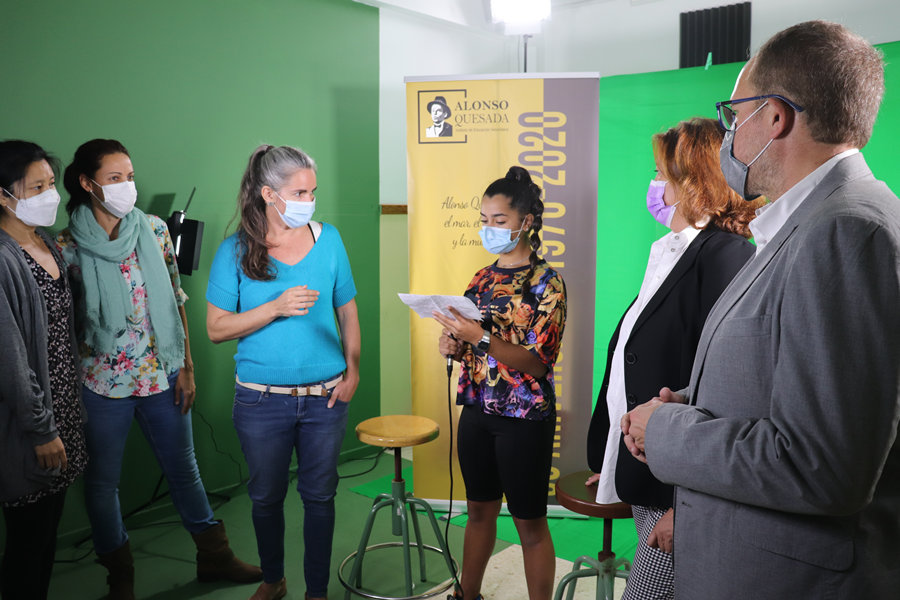 El alumnado del IES Alonso Quesada graba un informativo solidario para conmemorar el Día de los Derechos Humanos