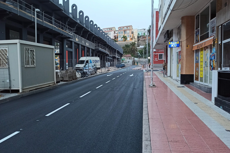 El Ayuntamiento asfalta la calle Manuel González Martín dentro del proyecto de urbanización de la vía