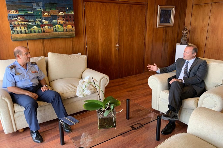 El alcalde se despide del jefe del Mando Aéreo de Canarias, el general Fernando de la Cruz Caravaca