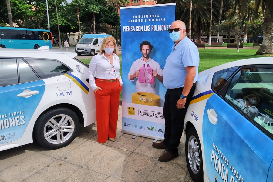 El Ayuntamiento impulsa una campaña en taxis híbridos para concienciar sobre los beneficios del reciclaje