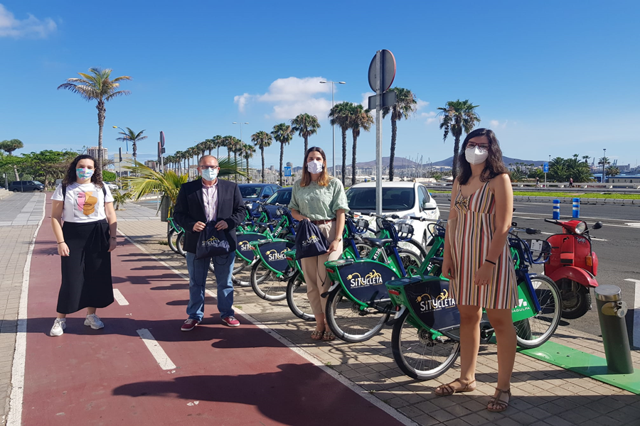 El Ayuntamiento premia la creatividad de dos jovenes con un abono anual de Sítycleta