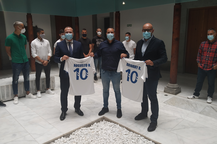 El alcalde felicita a la Unión Deportiva Tamaraceite tras su ascenso por primera vez a la segunda división B del fútbol español