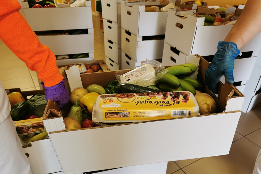 Las Escuelas Municipales de Educación Infantil distribuyen alimentos frescos de productores locales a 580 familias