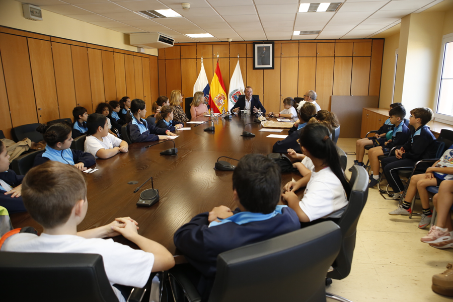 Hidalgo analiza con estudiantes del CEIP Iberia iniciativas para combatir el cambio climático