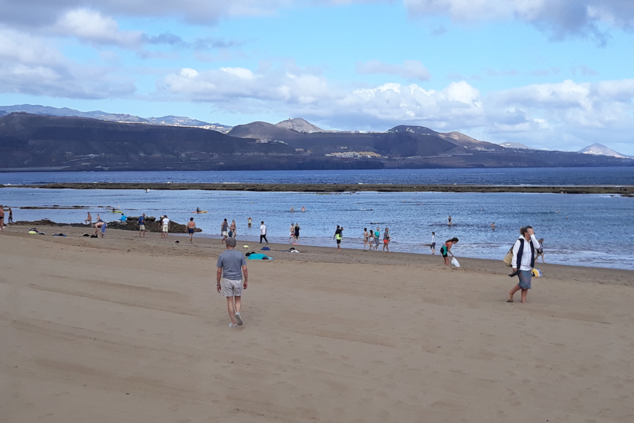 Las playas de Las Palmas de Gran Canaria permiten la estancia y el baño en la fase 2 de desconfinamiento