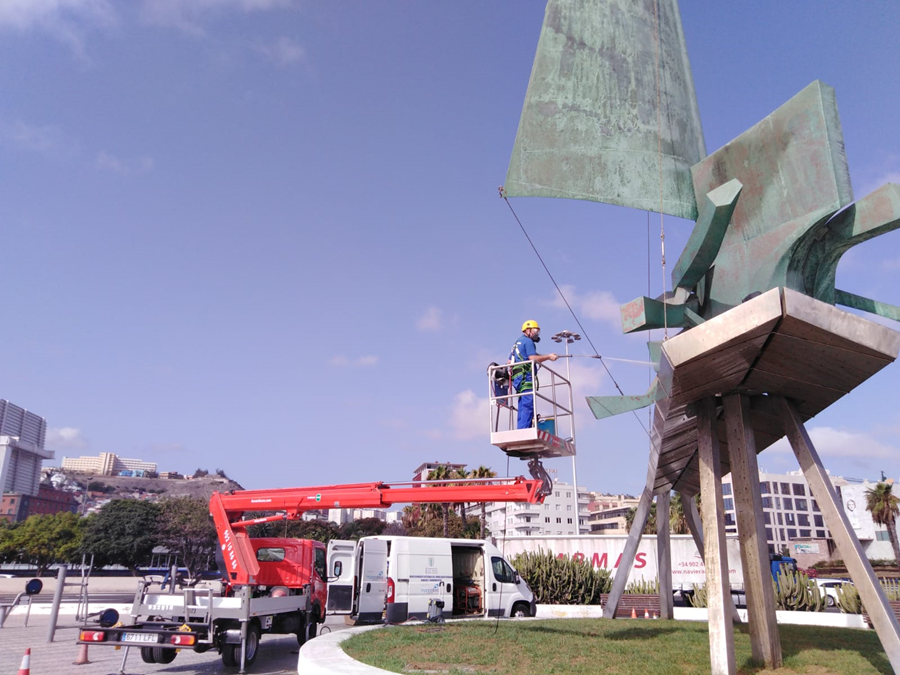 El Ayuntamiento impulsa labores específicas de mantenimiento y limpieza  en varios monumentos de la ciudad