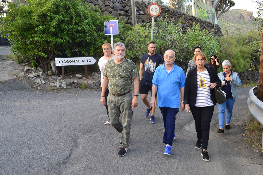 Mercedes Sanz analiza junto a vecinos de El Dragonal las propuestas de mejora del barrio