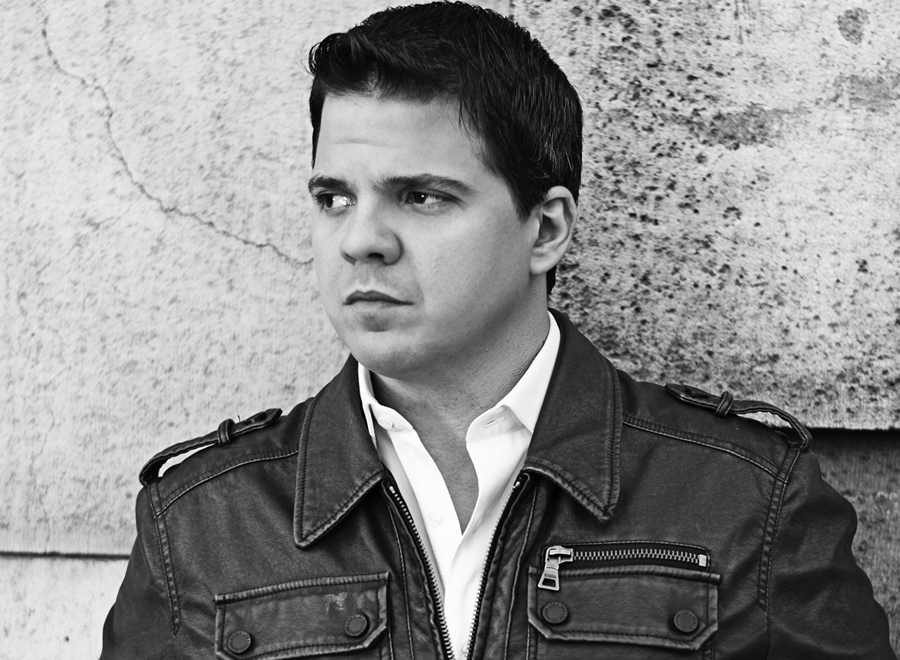 El tenor Pancho Corujo presenta en Musicando Pasajes de ida y vuelta