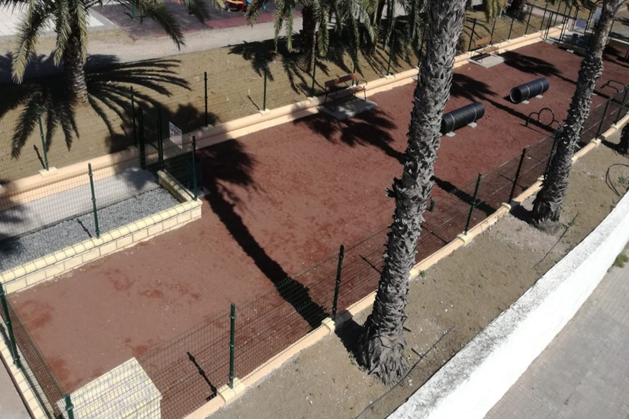 El Ayuntamiento finaliza las obras de un nuevo área canina en Schamann