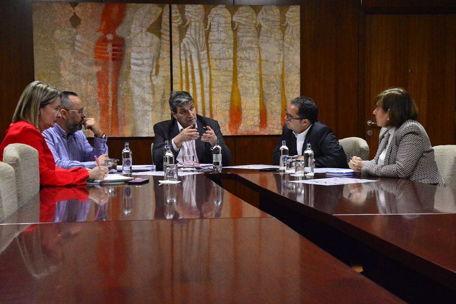El Ayuntamiento y el Gobierno autónomo estudian extender el 'Plan Coopera' de creación de cooperativas a otros barrios del municipio