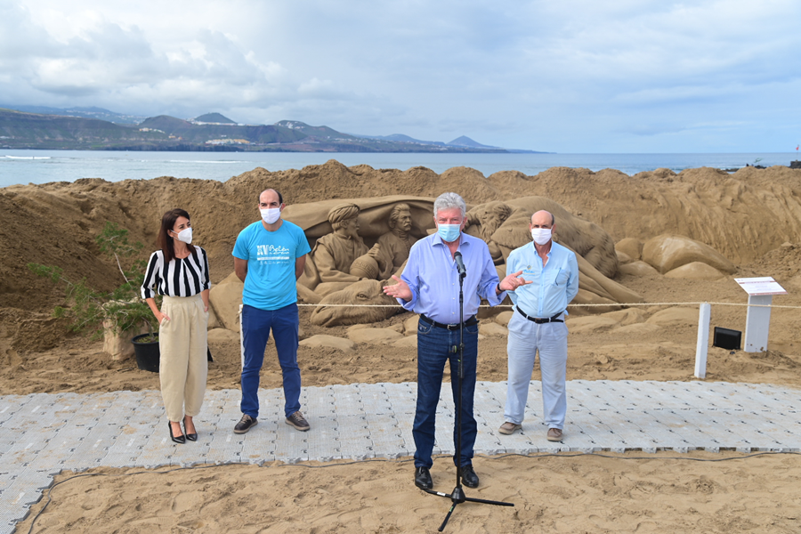 El Belén de Arena de Las Palmas de Gran Canaria más monumental y seguro comienza a recibir visitantes en la Playa de Las Canteras