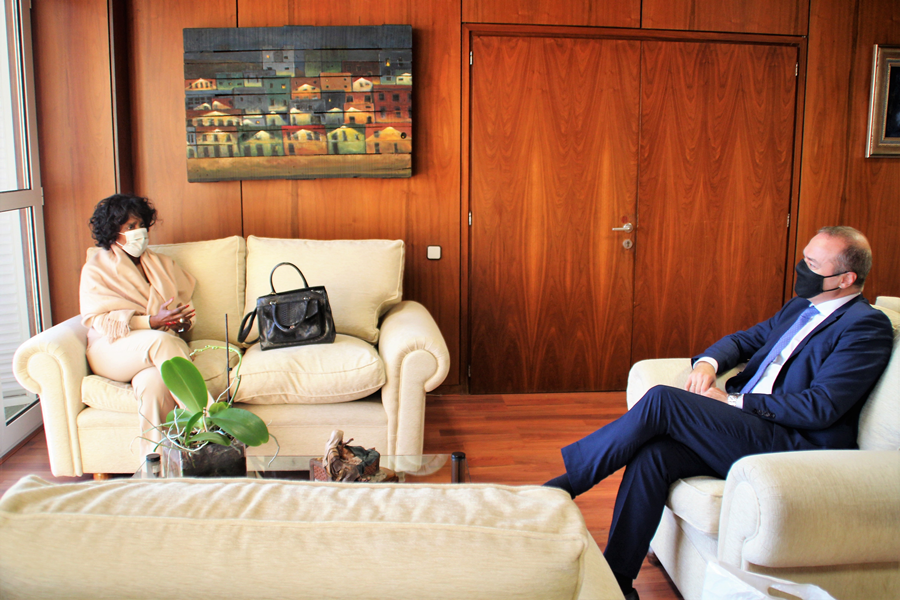 Hidalgo mantiene un encuentro con la Cónsul General de Cuba en Canarias