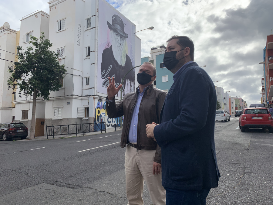 Ciudad Alta rinde homenaje a Galdós con la renovación y mejora de los murales de sus obras más ilustres en la calle Zaragoza