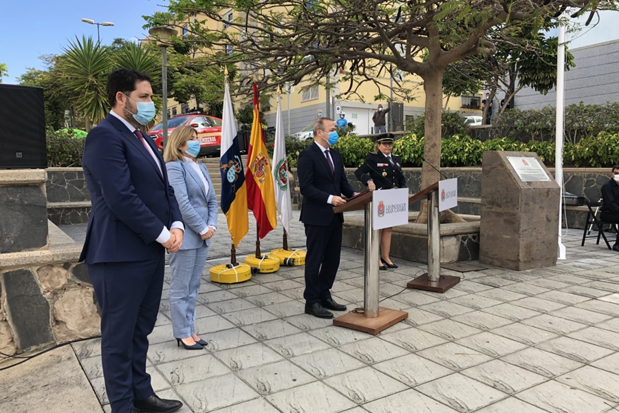 Las Palmas de Gran Canaria honra a los cuatro bomberos fallecidos en el incendio de La Naval hace 34 años