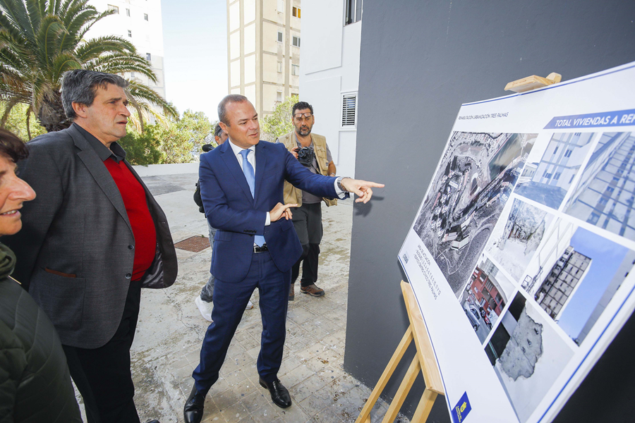 El Ayuntamiento mejora las condiciones de habitabilidad de 512 familias de Tres Palmas con la rehabilitación de una decena de edificios